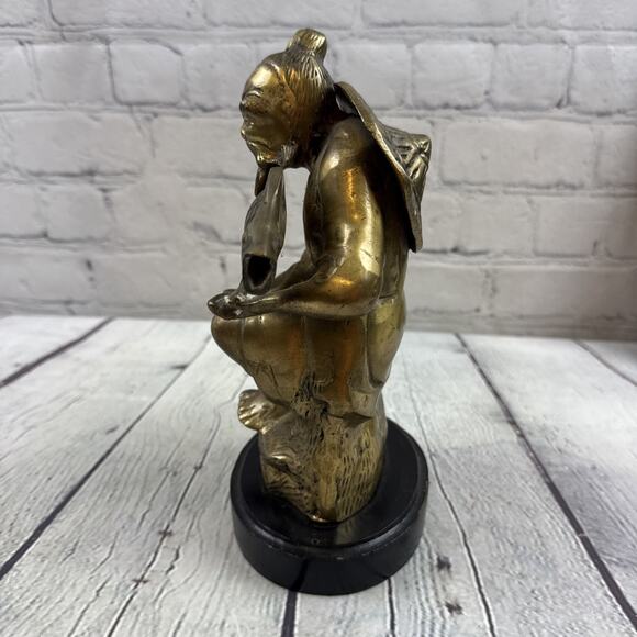 Vintage Brass Statue Chinese Man with Koi Fish 9" tall - 3 Lbs 13 oz - Picture 2 of 8